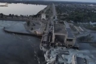 Une vue prise ce mardi du barrage de Kakhovka, près de Kherson, dans le sud de l'Ukraine. Kiev a accusé la Russie d'avoir endommagé le barrage pour freiner son offensive.
